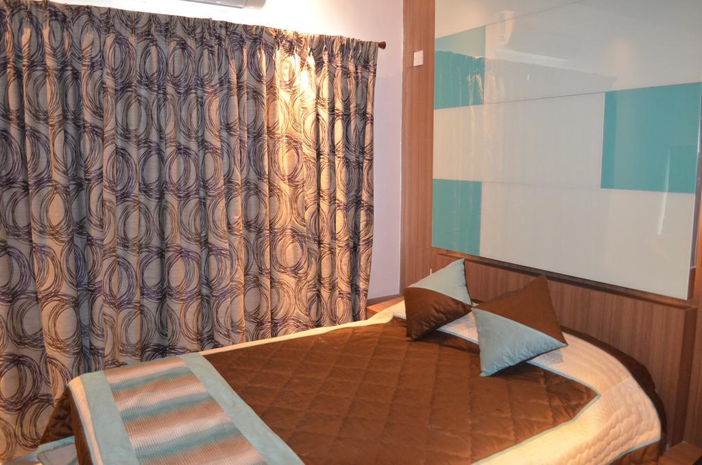 Itsy Hotels Hiland Suites Бангалор Стая снимка